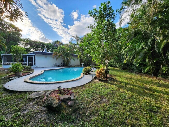 Building Photo - 6900 NW 78th St
