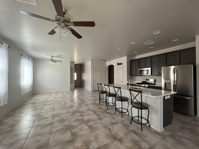 Building Photo - Lovely 3 bedroom home with 3 car garage