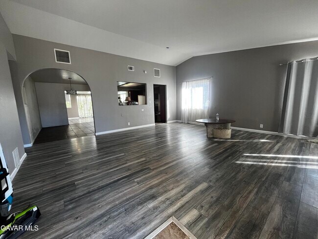 Building Photo - 43770 Santa Rosa Cir