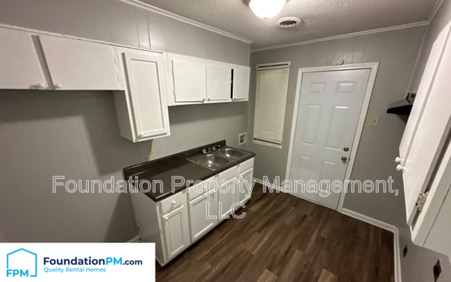 Building Photo - 2747 Jolson Ave