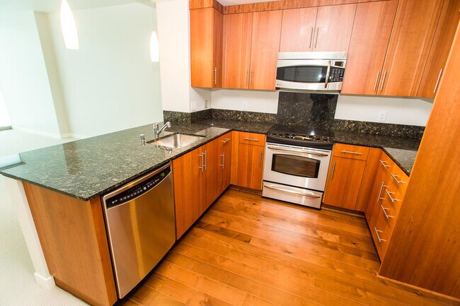 Building Photo - Beautiful 1 Bedroom condo at Axis – Exclus...