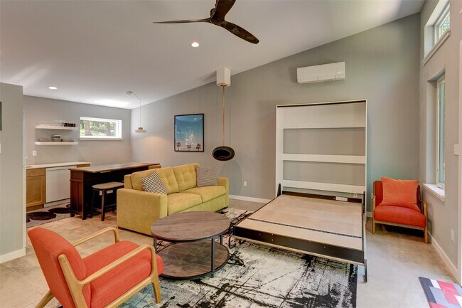 Foto del edificio - 197 Lake Ridge Rd