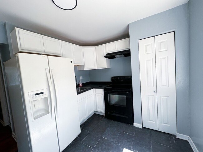 Foto del edificio - 8536 N Broadway-8536 B
