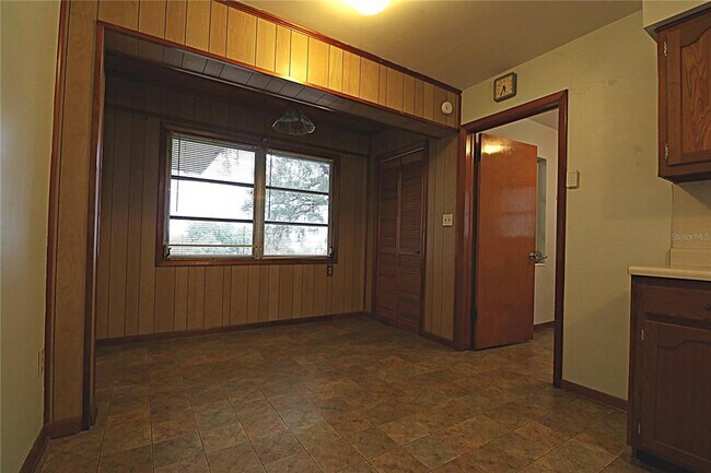 Foto del edificio - 1000 Cody Cove Rd