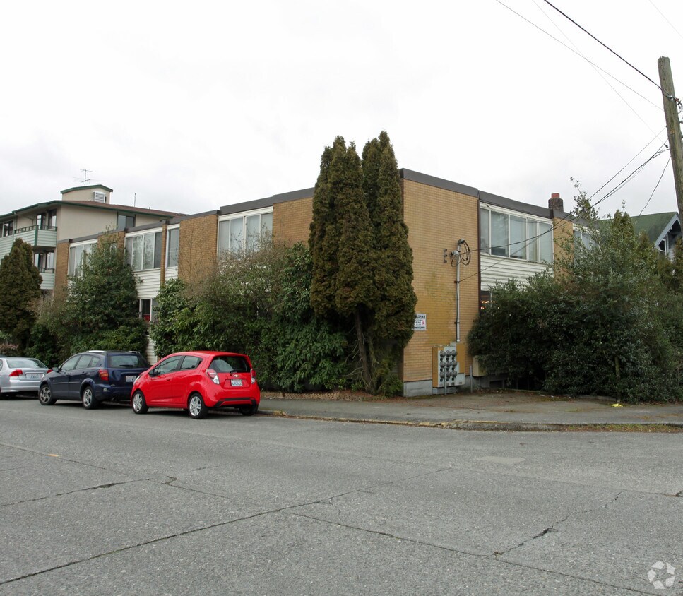 Building Photo - 4615 Phinney Ave N