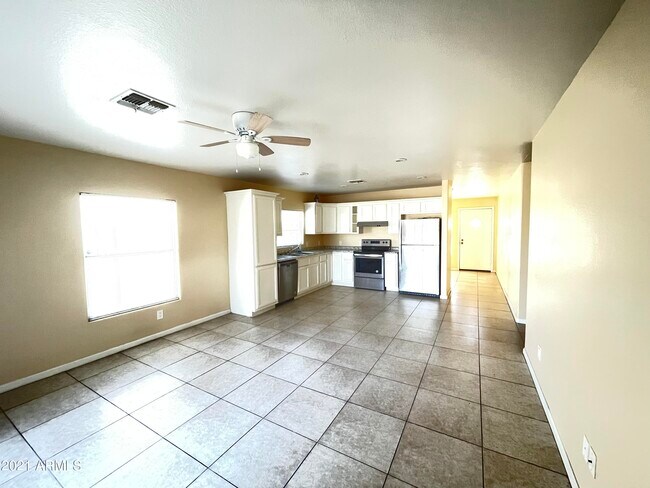 Foto del edificio - 1534 E Pierce St