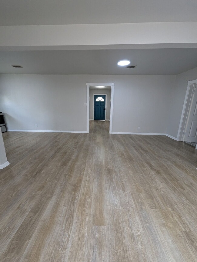 Building Photo - 2 BEDROOM BUNGALOW IN DIGNOWITY