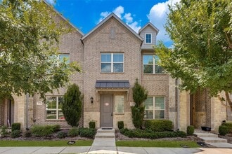 Building Photo - 2728 Shelby Dr