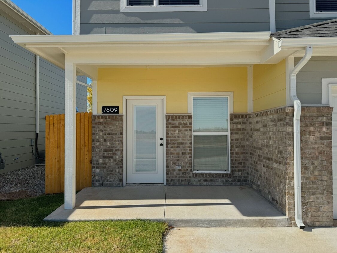7609 Owen Ln, Oklahoma City, OK 73132 Townhome Rentals in Oklahoma
