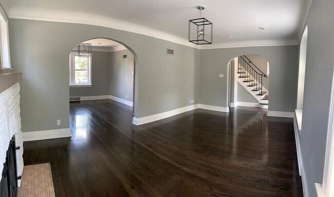Foto del edificio - Gorgeous Curb Appeal! 3 Bed 2.5 Bath House in a walkable neighborhood!