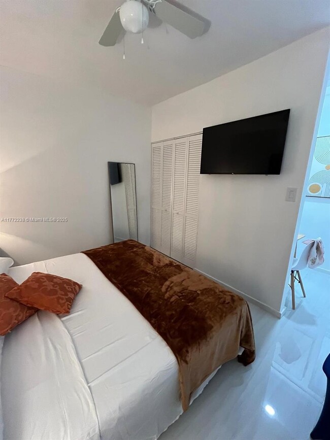Foto del edificio - 3024 SW 6th St