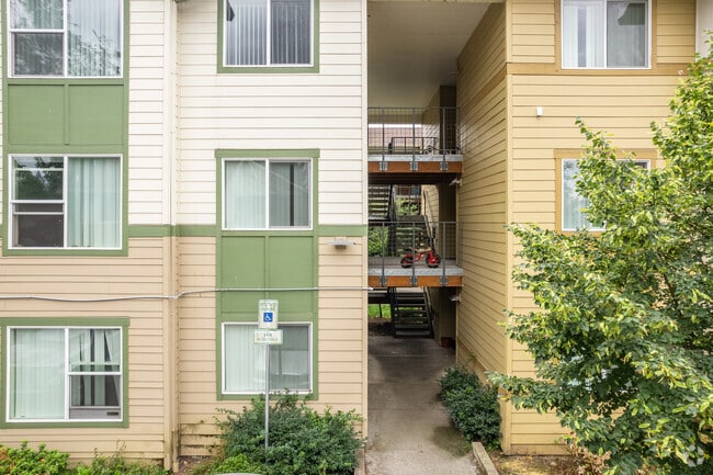 D STREET APARTMENTS - PORTLAND, OR - Sunshine Meadows