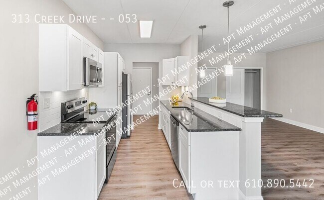 Building Photo - 313 Creek Dr