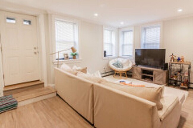 Building Photo - Beautiful, Renovated Allston 2 Bedroom on Glenville Ave for December 1st.  NO BROKER FEE