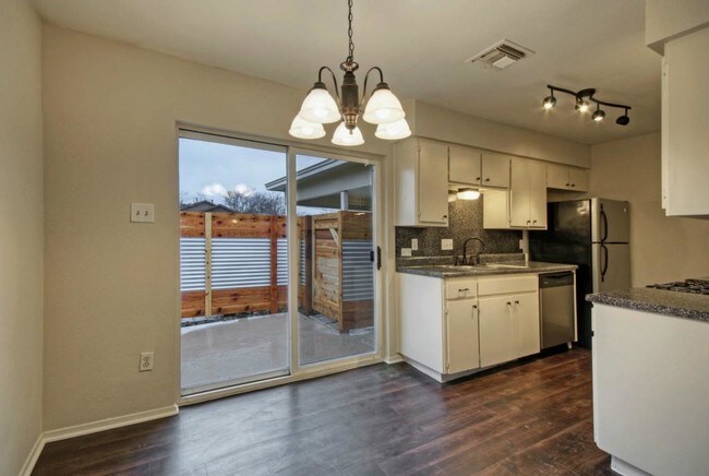 Foto del edificio - 11928 Stonehollow Dr