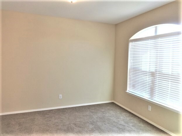 Building Photo - 1032 Valley Brook Ln