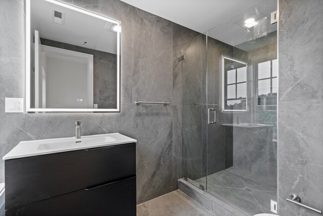 Foto del edificio - 1572 Beacon St