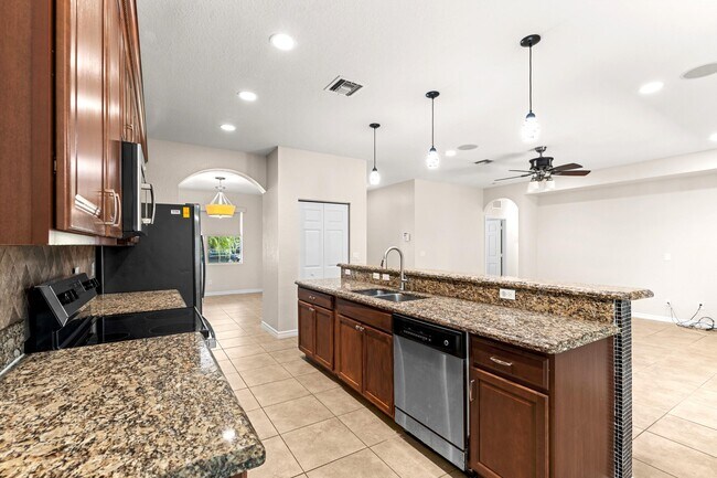 Building Photo - 6809 Osage Cir