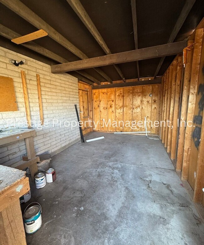 Foto del edificio - Check Out This 3/2 South-East Side Charmer!