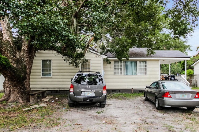 Building Photo - 328 Laurina St