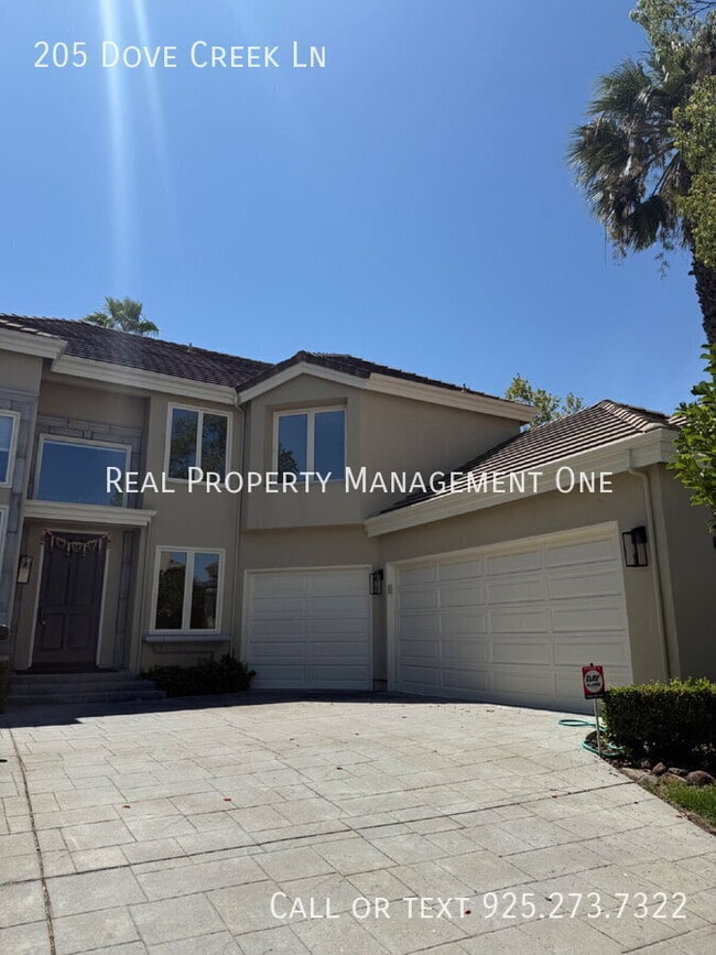 Foto del edificio - 205 Dove Creek Ln