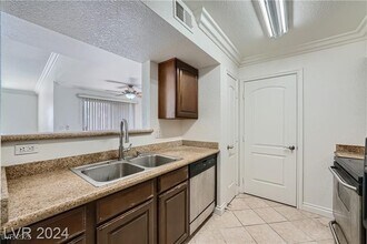 Building Photo - 8101 W Flamingo Rd