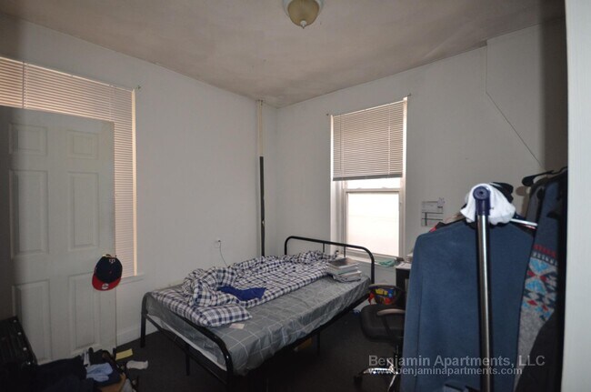 Building Photo - 216 Hemenway St