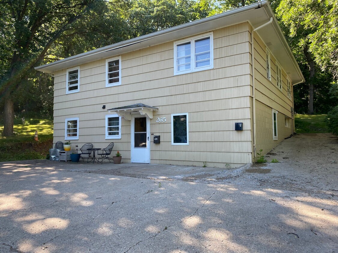 Building Photo - 265 Viking Dr
