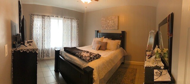 Foto principal - 2555 W 57th St