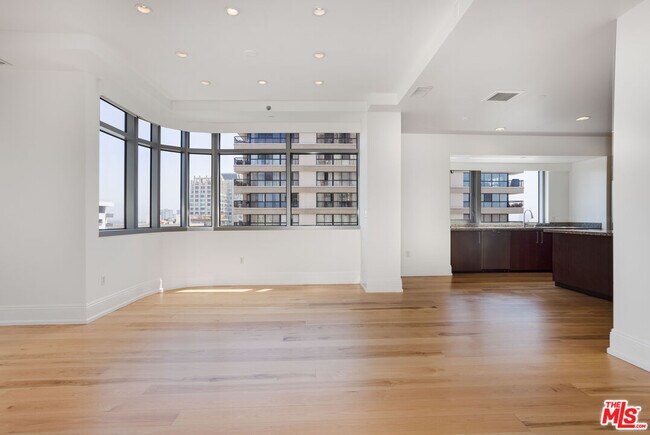 Foto del edificio - 10800 Wilshire Blvd