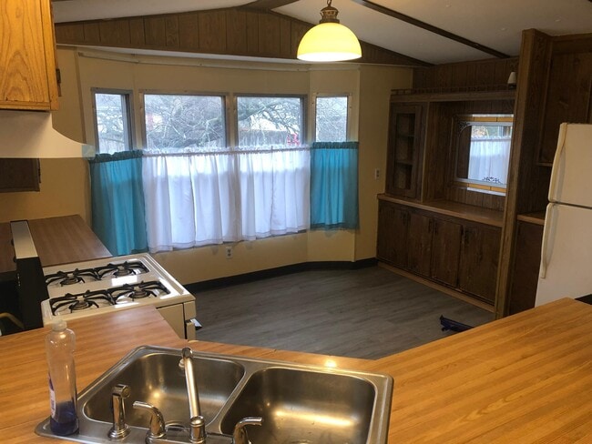 Kitchen - 310 W Johnson St