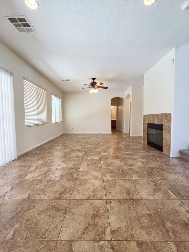 Building Photo - Spacious 4 Bed Home with Loft & 3-Car Garage