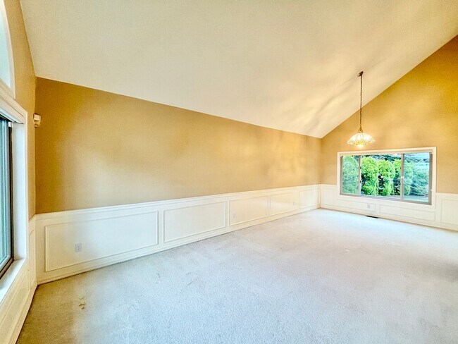 Building Photo - Spacious 4-Bedroom Home in LK WA Ridge wit...