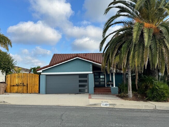 Foto del edificio - Stunning Ventura Hillside Home Fully Furni...
