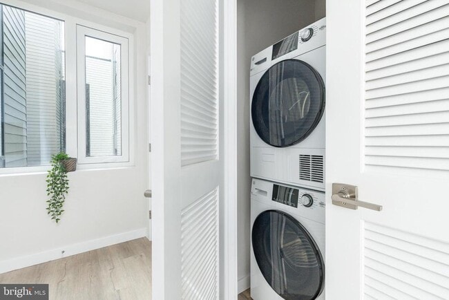 Building Photo - 1130 N Delaware Ave