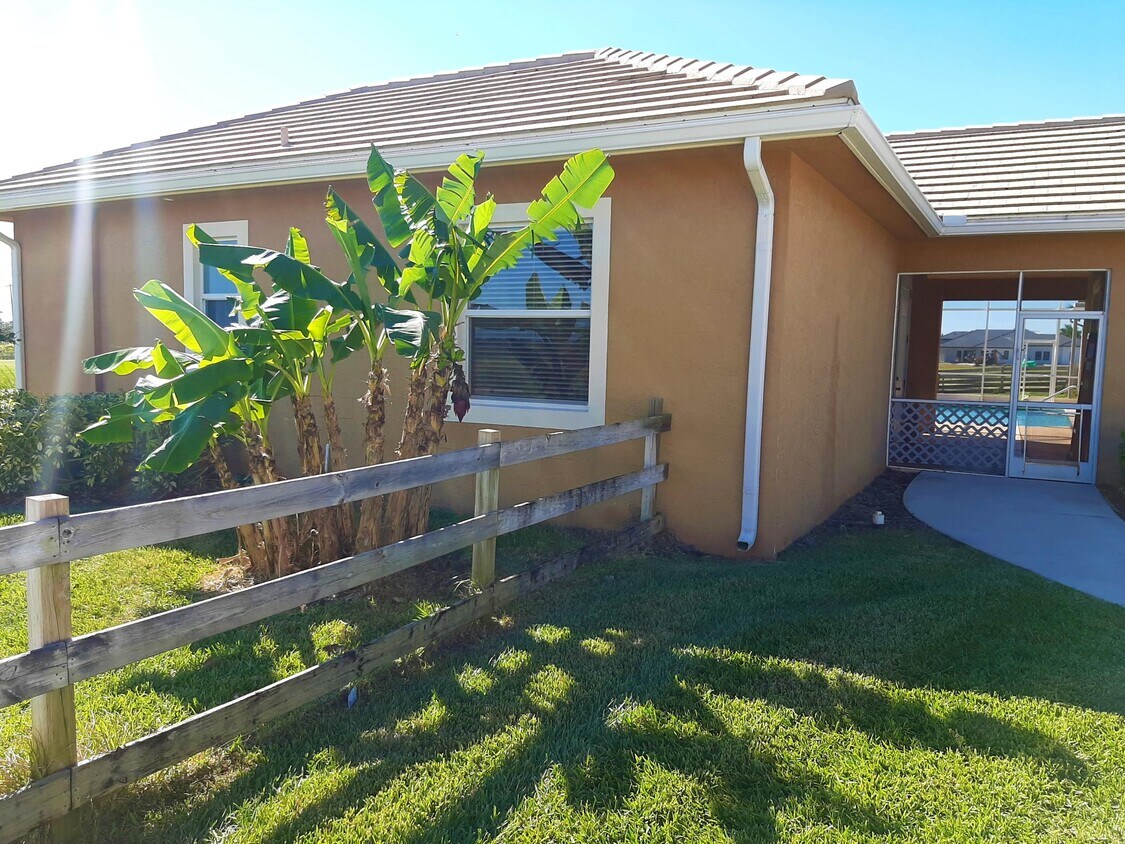 Primary Photo - 4350 SW Stoneybrook Way