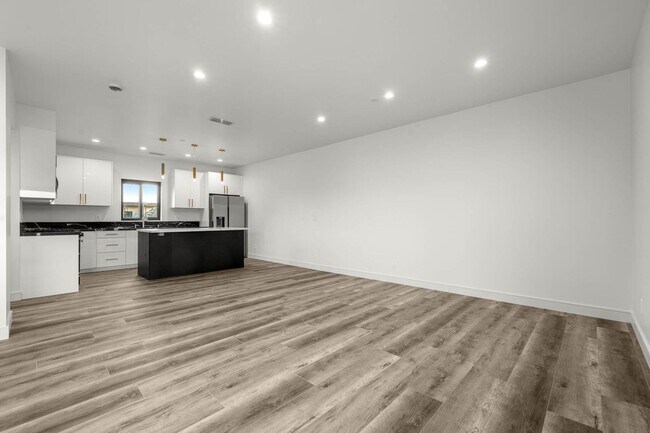 Foto del edificio - 1920-1922 S Sherbourne Dr