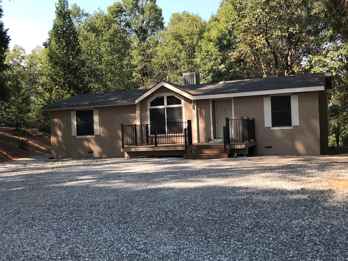 Foto principal - Three bedroom retreat in Pollock Pines! | ...