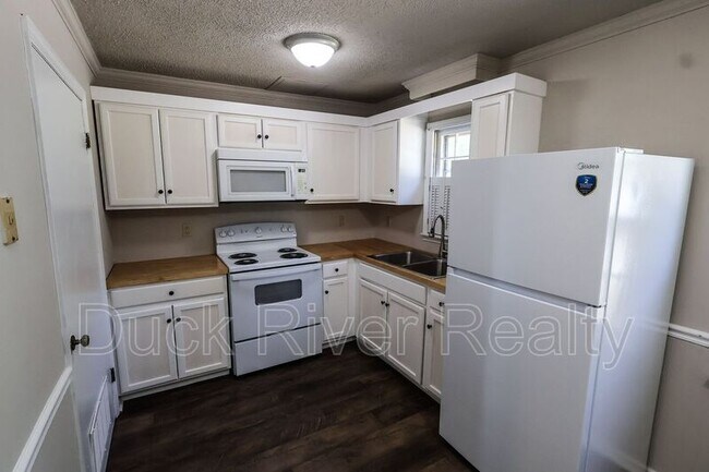 Foto del edificio - 2213-A Country Club Ln.