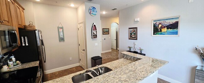 Foto del edificio - Stunning Condo For Rent