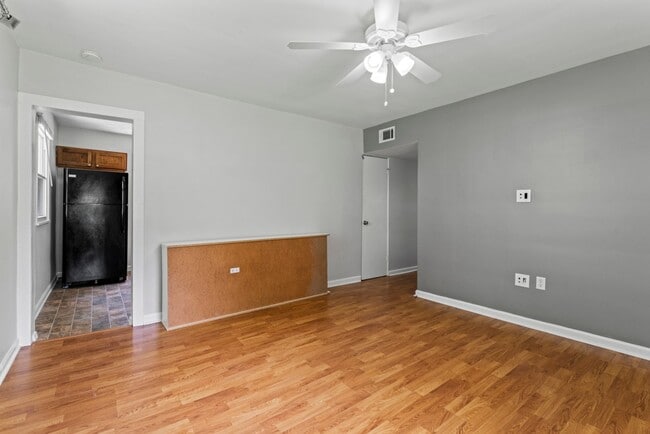 Building Photo - 1909 Mayfair Dr