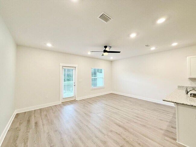 Foto del edificio - 9620 Nature Creek Blvd
