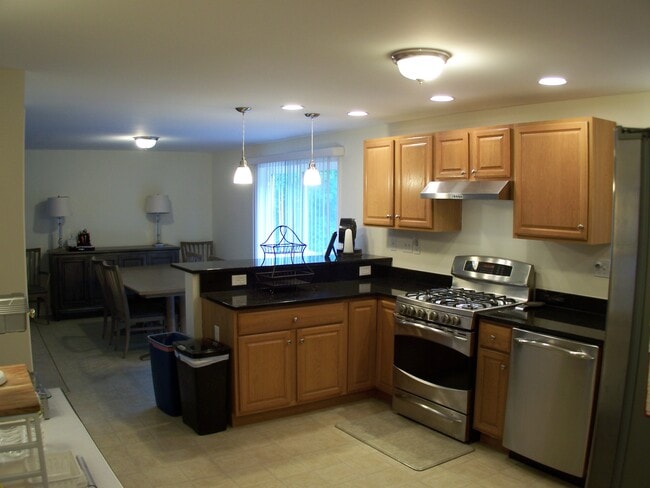 Building Photo - 167A Robinson Rd