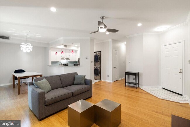 Foto del edificio - 6944 Ellingham Cir