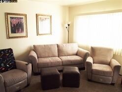 Sala de estar del apartamento - 1449 San Pablo Ave