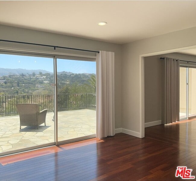 Building Photo - 911 Teakwood Rd