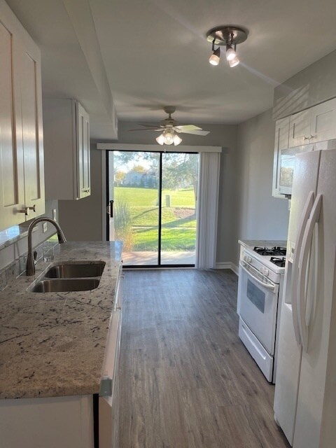 Foto del edificio - 933 Monroe Ct