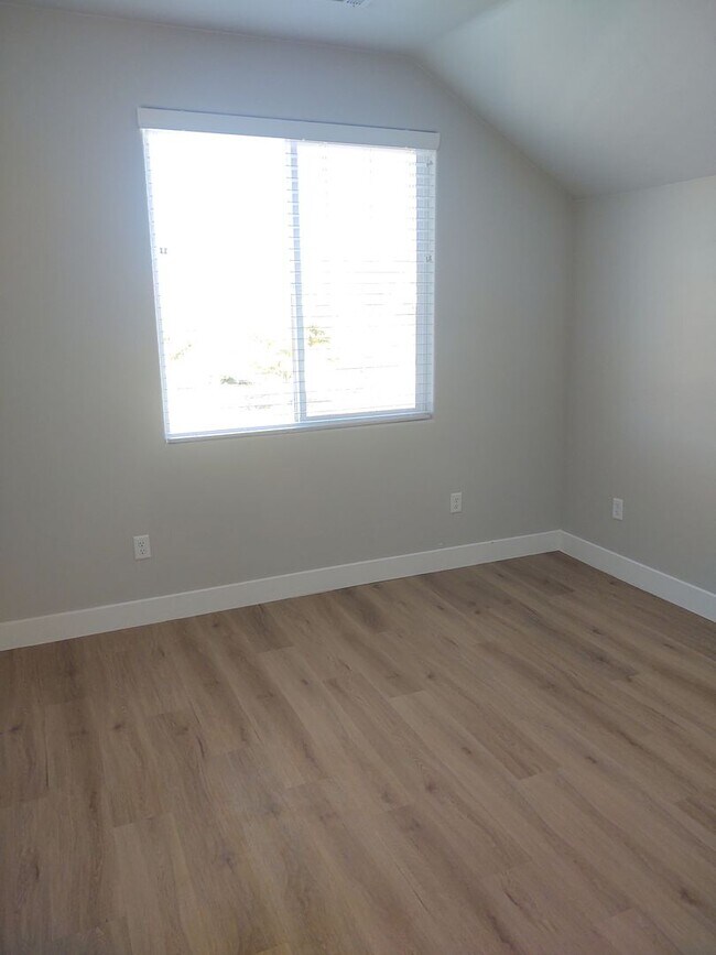 Foto del edificio - UTILITIES INCLUDED PERFECT 1 Bedroom 1 Bath
