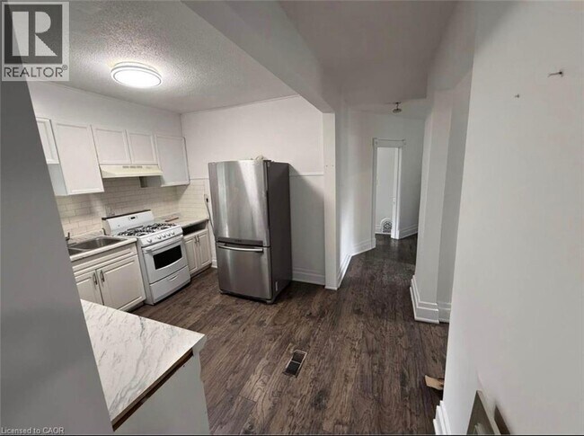 Photo du bâtiment - 374 Laurel St