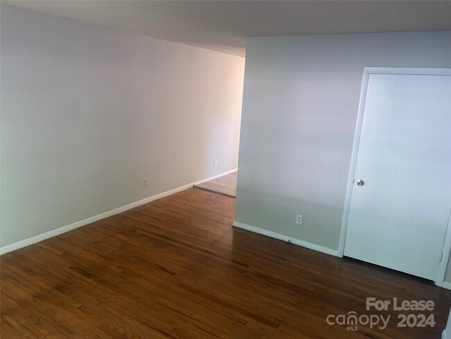 Foto del edificio - 611 Blendwood Dr